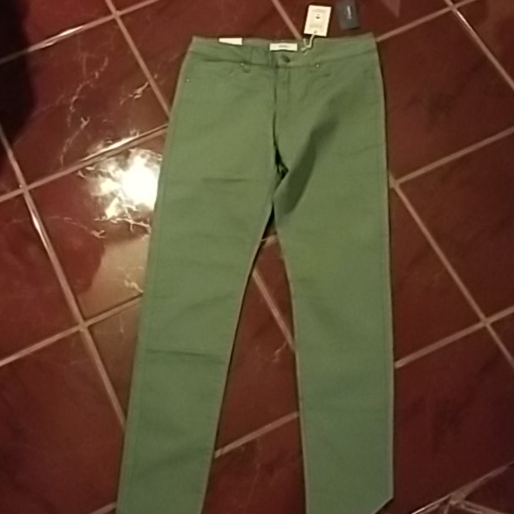 NEW - Forever 21 Skinny Jean